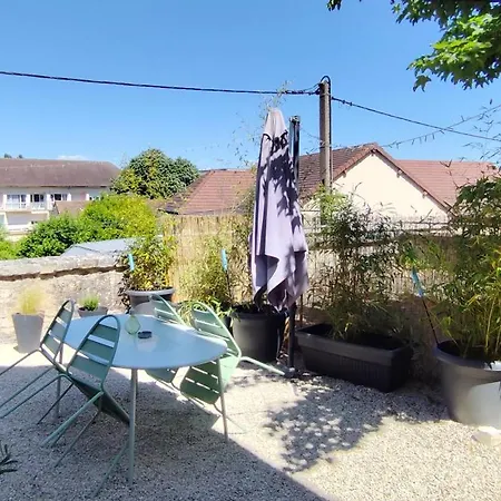 Le Jungle Apartment Tonnerre Exterior photo